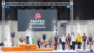 podio jr sfe06003 copia simone ferraro ph